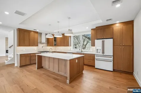 229 Sutton Place New Milford NJ 07646