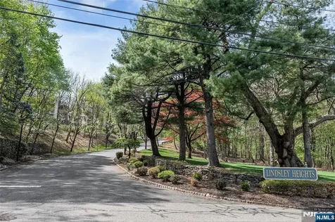 1253 Stephanie Drive North Caldwell NJ 07006