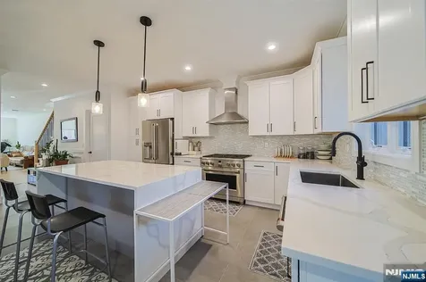 529 Lincoln Street Palisades Park NJ 07650