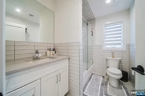529 Lincoln Street Palisades Park NJ 07650