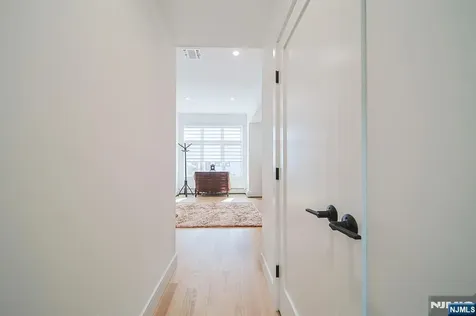 529 Lincoln Street Palisades Park NJ 07650