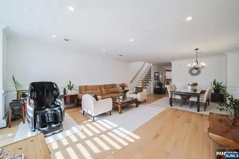 529 Lincoln Street Palisades Park NJ 07650