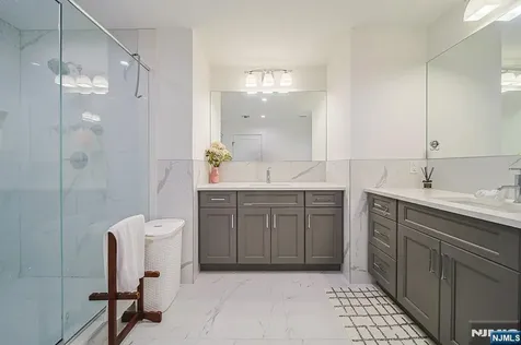 529 Lincoln Street Palisades Park NJ 07650