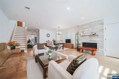 529 Lincoln Street Palisades Park NJ 07650