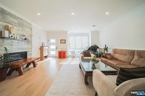 529 Lincoln Street Palisades Park NJ 07650