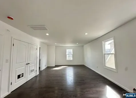 105 7th Street Newark NJ 07107