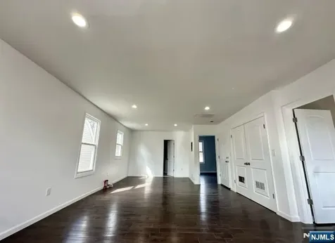105 7th Street Newark NJ 07107