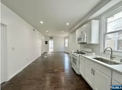 105 7th Street Newark NJ 07107