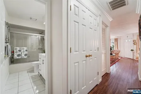 22 Eakens Court Mahwah NJ 07430