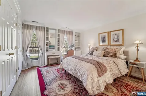 22 Eakens Court Mahwah NJ 07430