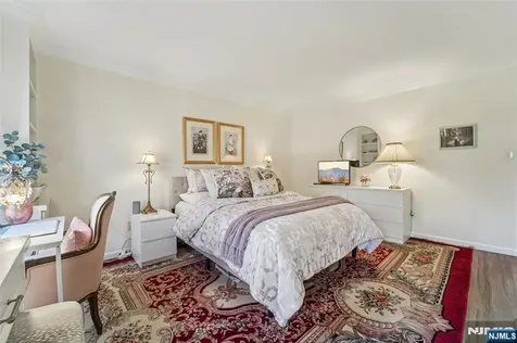 22 Eakens Court Mahwah NJ 07430