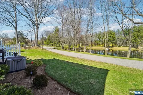 22 Eakens Court Mahwah NJ 07430