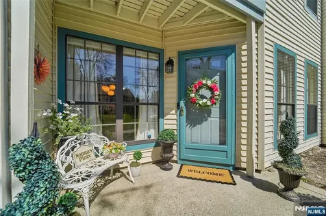 22 Eakens Court Mahwah NJ 07430