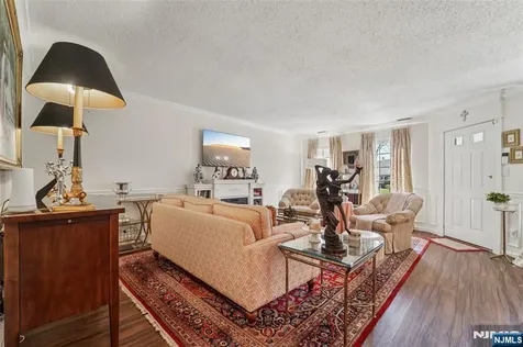 22 Eakens Court Mahwah NJ 07430