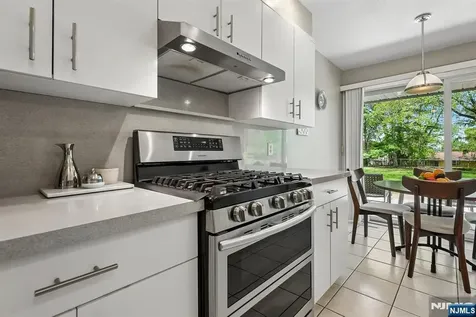 17 Tyndall Road South Brunswick NJ 08824