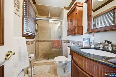 27 Pennsylvania Avenue Montvale NJ 07645