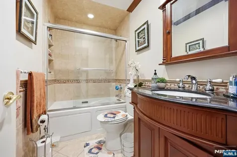27 Pennsylvania Avenue Montvale NJ 07645