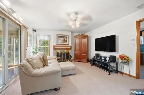 27 Pennsylvania Avenue Montvale NJ 07645