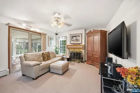 27 Pennsylvania Avenue Montvale NJ 07645