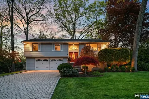 27 Pennsylvania Avenue Montvale NJ 07645