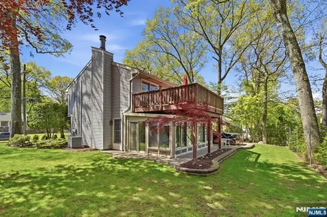 27 Pennsylvania Avenue Montvale NJ 07645