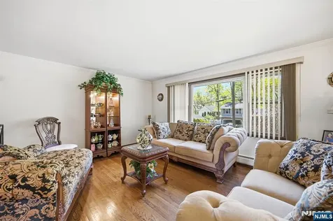 27 Pennsylvania Avenue Montvale NJ 07645