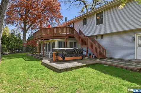 27 Pennsylvania Avenue Montvale NJ 07645
