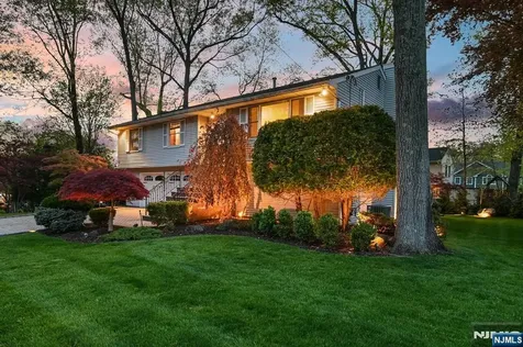 27 Pennsylvania Avenue Montvale NJ 07645