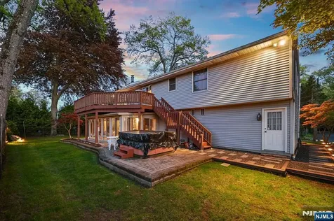 27 Pennsylvania Avenue Montvale NJ 07645