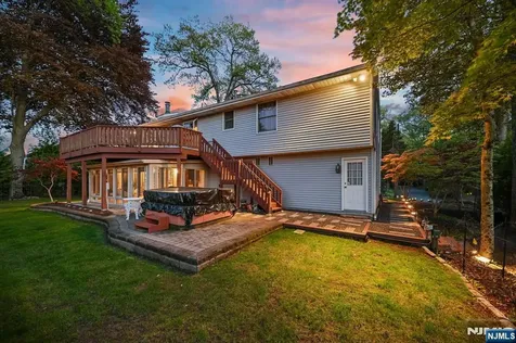27 Pennsylvania Avenue Montvale NJ 07645