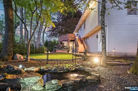 27 Pennsylvania Avenue Montvale NJ 07645