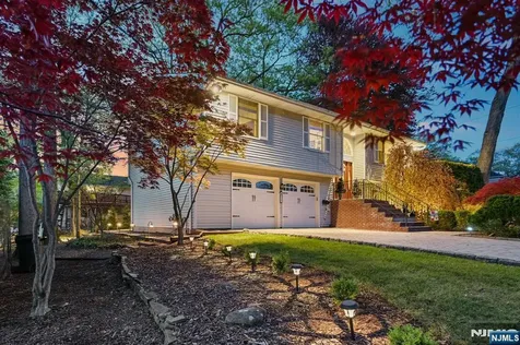 27 Pennsylvania Avenue Montvale NJ 07645