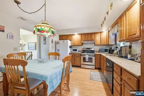 27 Pennsylvania Avenue Montvale NJ 07645