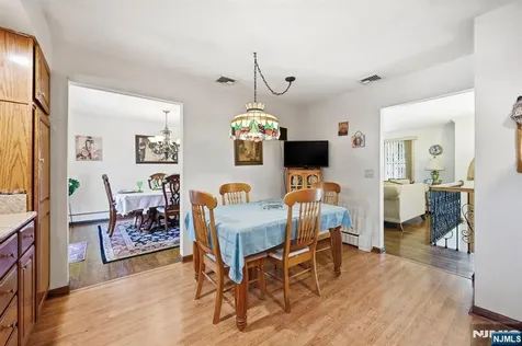 27 Pennsylvania Avenue Montvale NJ 07645