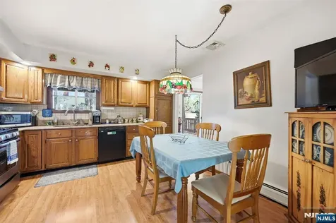 27 Pennsylvania Avenue Montvale NJ 07645