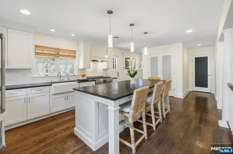138 Melrose Place Ridgewood NJ 07450