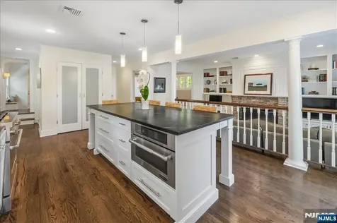 138 Melrose Place Ridgewood NJ 07450