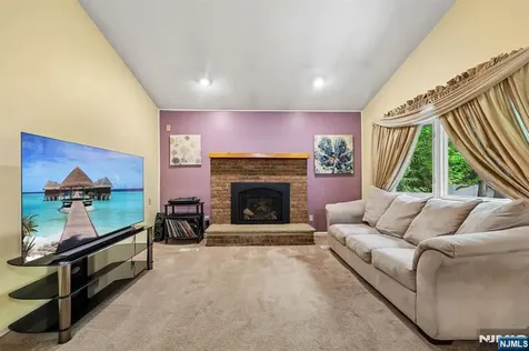 80 Lexington Lane Wayne NJ 07470