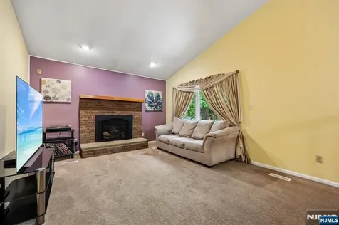 80 Lexington Lane Wayne NJ 07470