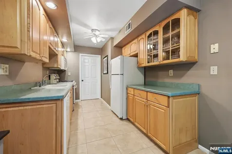 80 Lexington Lane Wayne NJ 07470