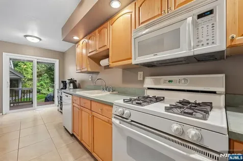 80 Lexington Lane Wayne NJ 07470