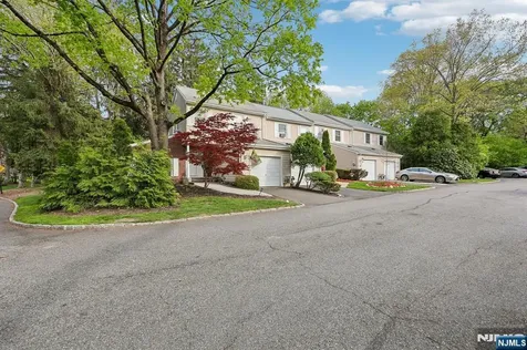80 Lexington Lane Wayne NJ 07470