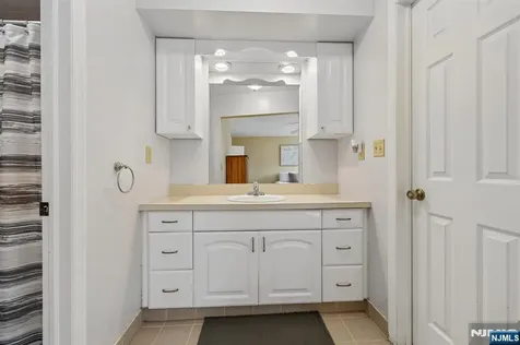 80 Lexington Lane Wayne NJ 07470