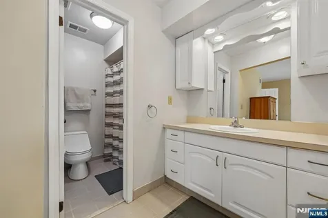 80 Lexington Lane Wayne NJ 07470