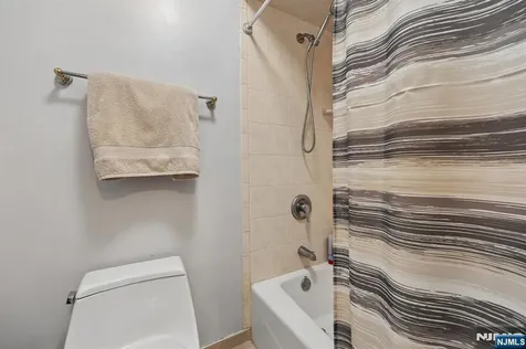 80 Lexington Lane Wayne NJ 07470