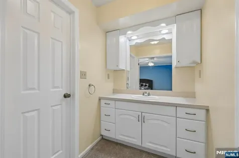 80 Lexington Lane Wayne NJ 07470