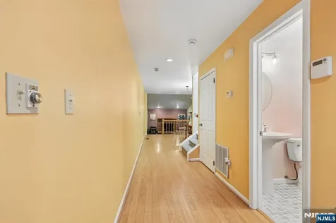80 Lexington Lane Wayne NJ 07470