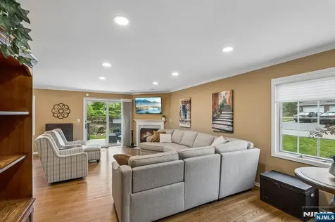 1 Beekman Hill Road Caldwell NJ 07006