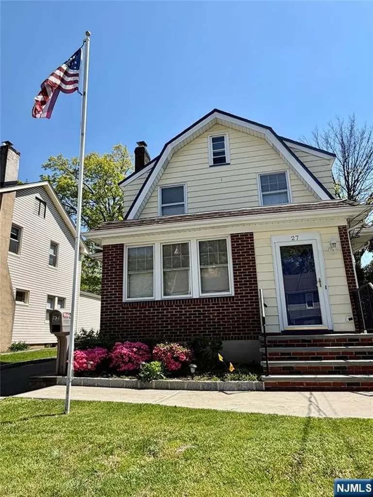 27 Roosevelt Avenue Dumont NJ 07628
