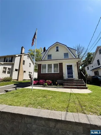 27 Roosevelt Avenue Dumont NJ 07628
